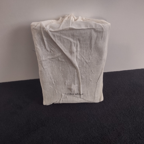 Tribe Alive 100% leather clutch small - Picture 3 of 6